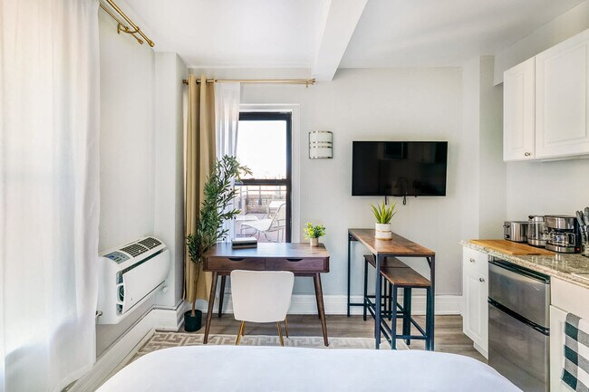 Building Photo - 234 W 73rd St