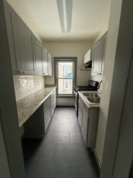 Building Photo - 30 Davenport St