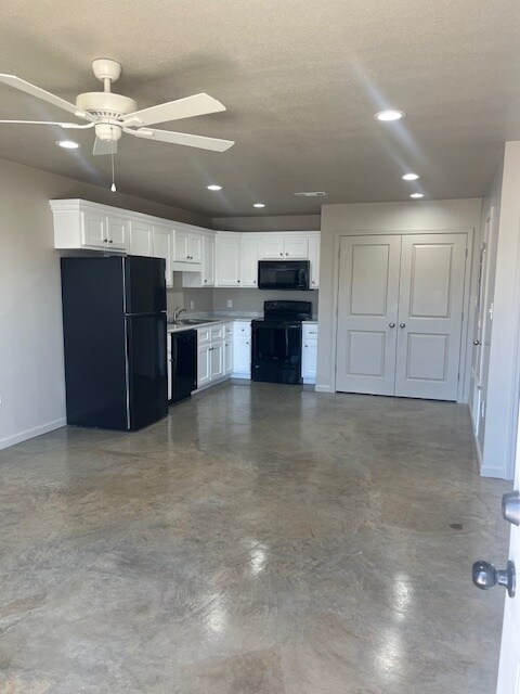 Building Photo - 814 N 8th Ave