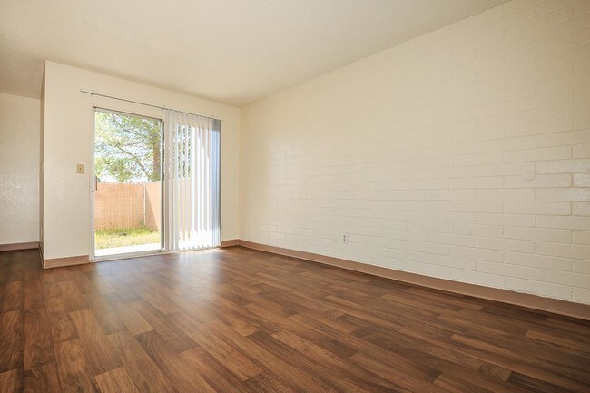 Building Photo - Sierra Antigua