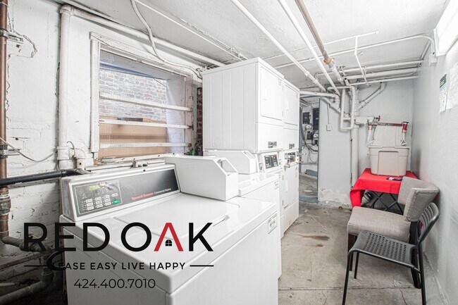 Building Photo - 302 Alexandria Ave