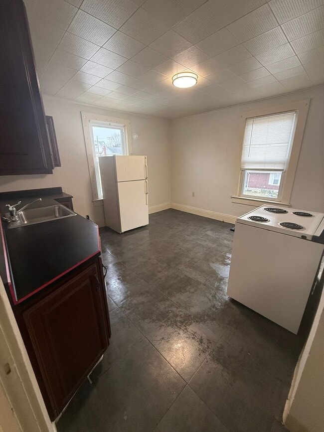 Building Photo - 914 Lawrence St