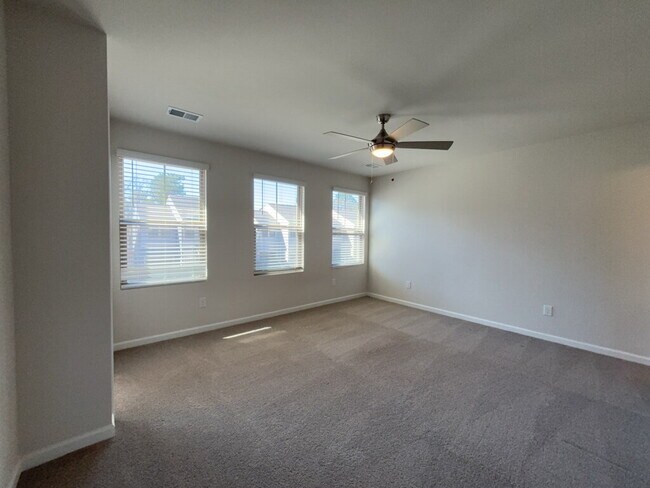 Building Photo - 1012 Berry Patch Cir