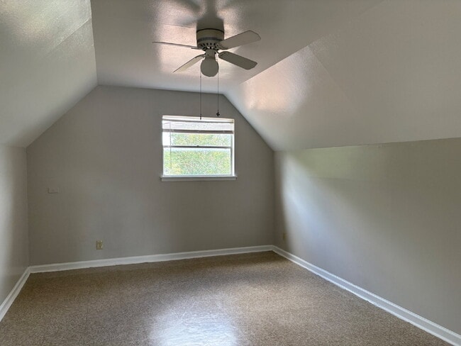 Building Photo - 3-Bed, 2-Bath Apple Valley Drive