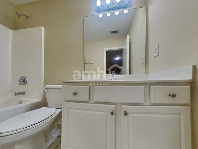 Building Photo - 2116 Benchmark Dr SW