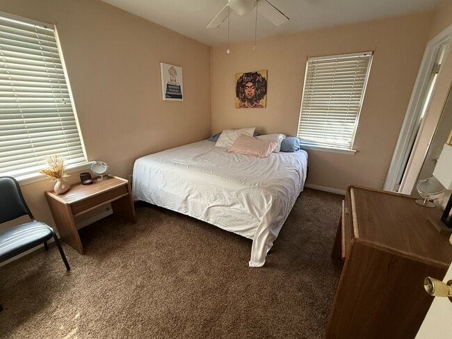 Building Photo - 420 E 47th St