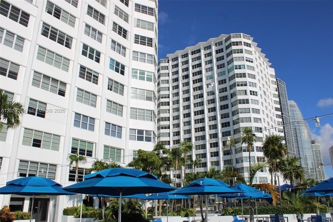 Building Photo - 905 Brickell Bay Dr