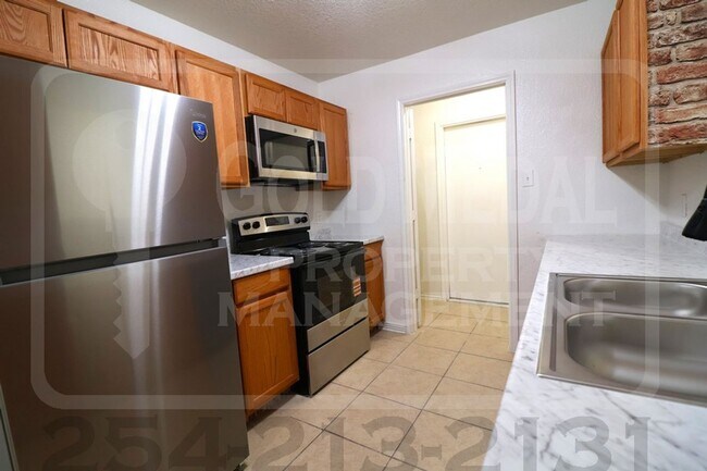 Building Photo - 2802 Alma Dr