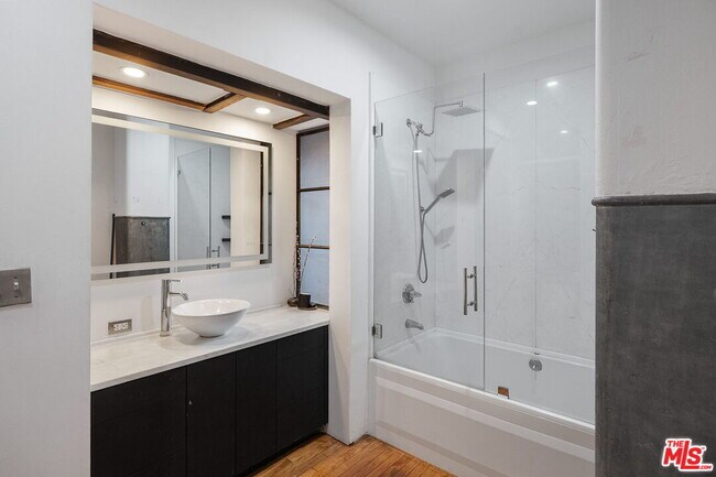 Building Photo - 1850 Industrial St