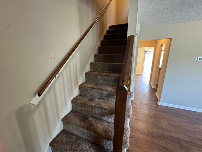 Building Photo - Great Location - Campbell County Townhome (176 Kitty Hawk Square)