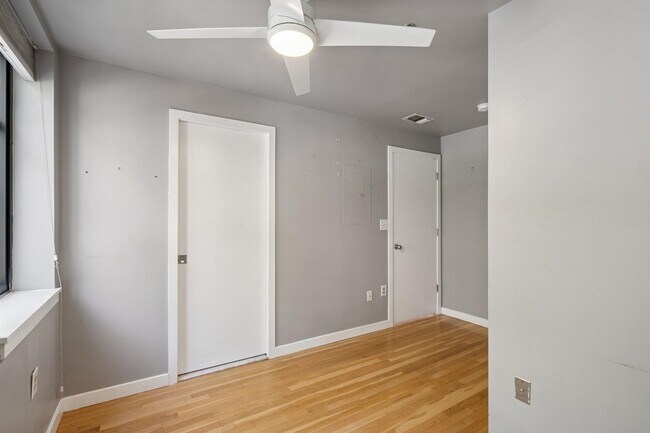 Building Photo - 1320 Bloomfield St