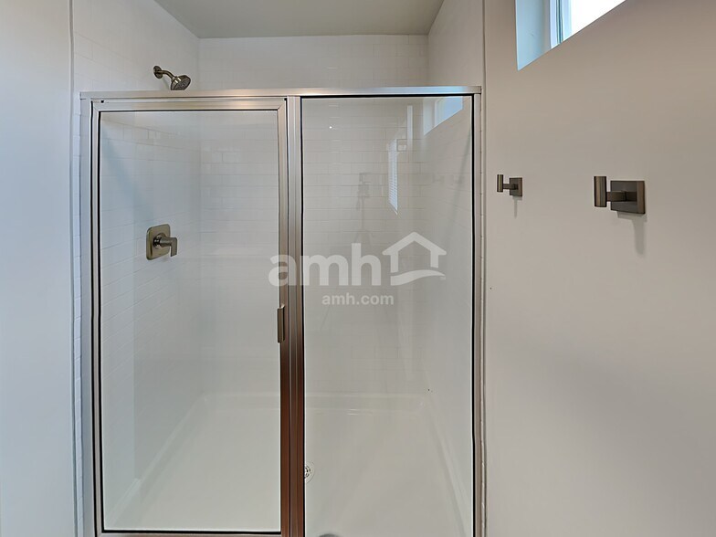 Building Photo - 3264 Fields Ave