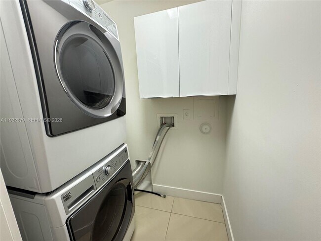 Building Photo - 10550 NW 65th Ln