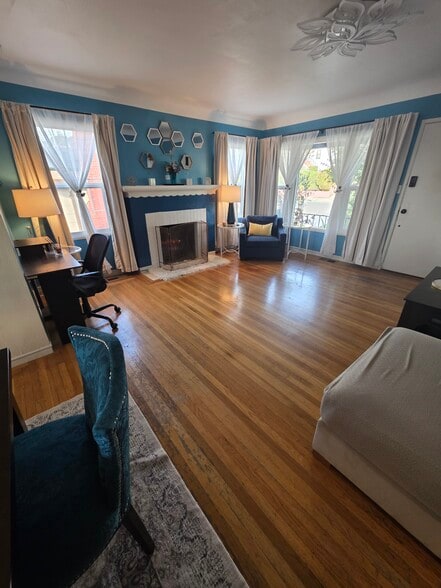 Building Photo - 9333 Lawlor St