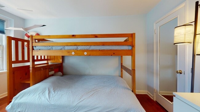Building Photo - McLean Gardens 1,000 Sq Foot Loft Style Ap...