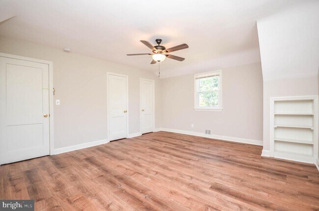 Building Photo - 9107 Lindale Dr