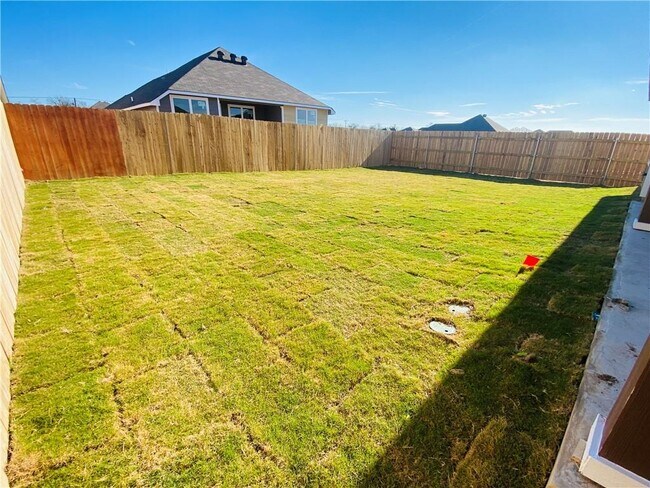 Building Photo - 721 Hollyhock Dr