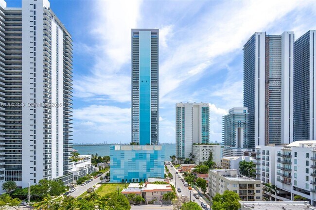 Building Photo - 321 NE 26th St