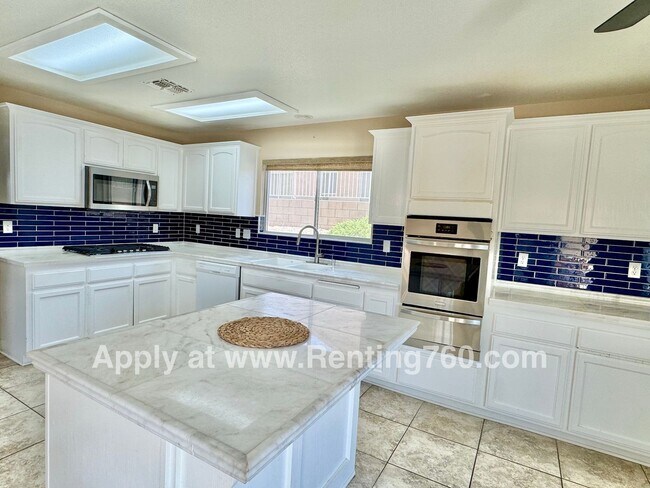 Building Photo - Spacious 4 Bedroom Home in Copper hills Ne...