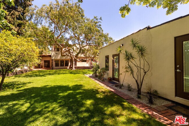 Building Photo - 329 N McCadden Pl