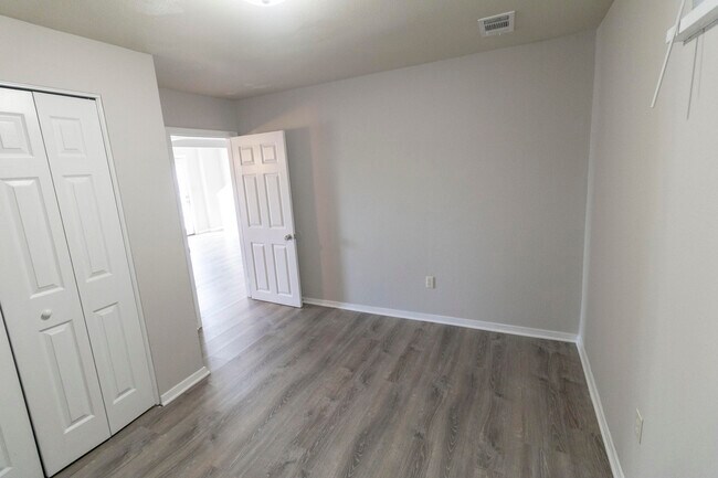 Building Photo - 319 West Blvd N