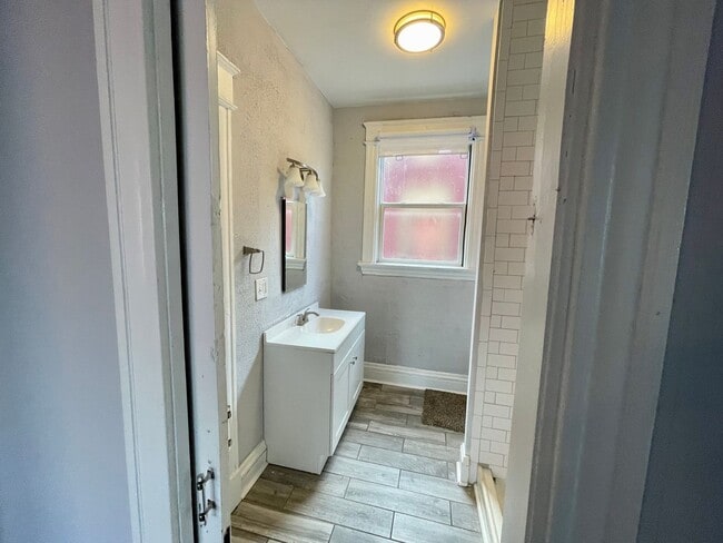 Building Photo - 1565 Chase Ave