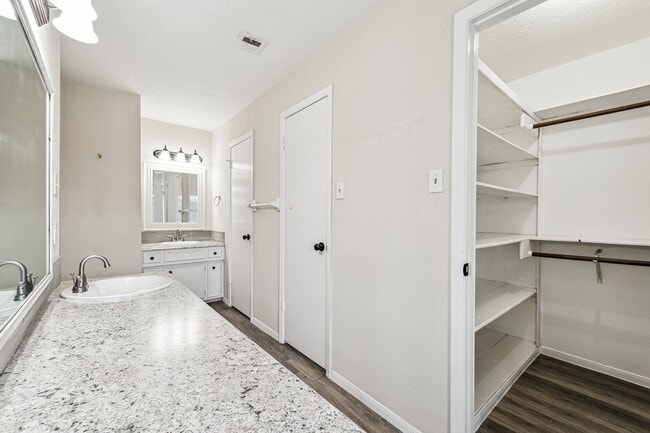 Building Photo - 3013 Bee Cave Dr