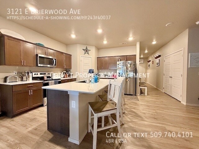 Building Photo - 3121 E Brierwood Ave