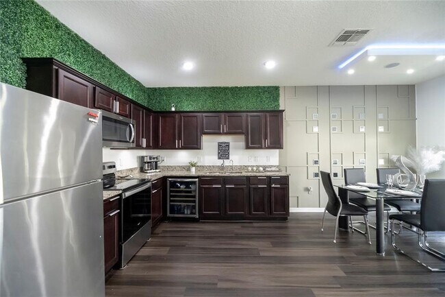 Building Photo - 844 Grandin St