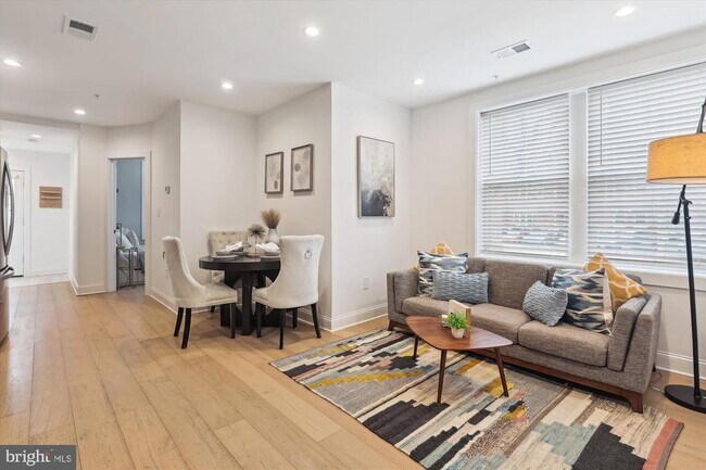 Building Photo - 200 Hamilton St NW