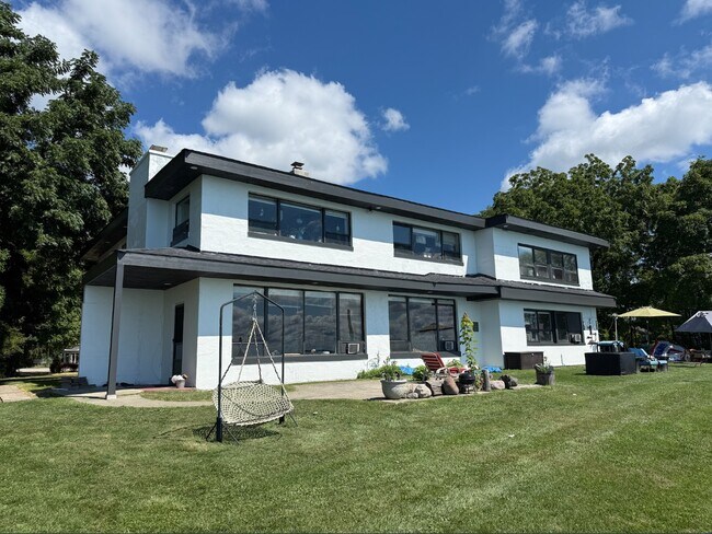 Building Photo - 10245 Dixie Hwy