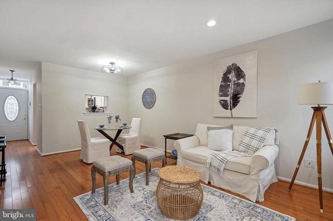 Building Photo - 8552 Southlawn Ct