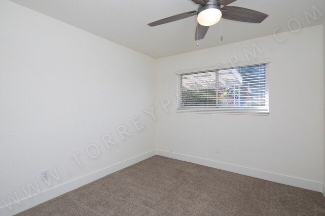 Building Photo - Spacious 4 Bedroom, 2 Bath Home with Priva...