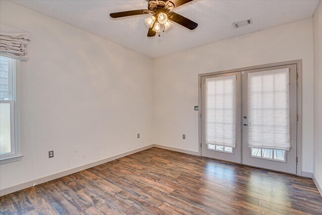 Building Photo - 133 Sweet Gum Ln