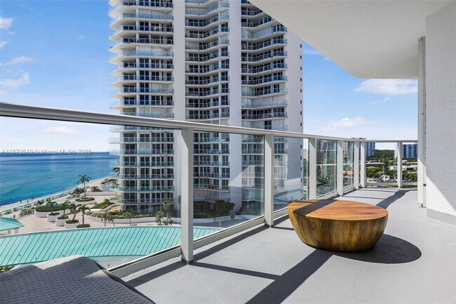 Building Photo - 16485 Collins Ave