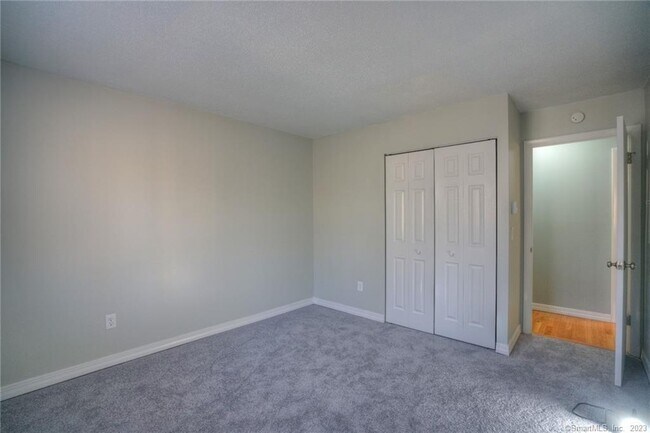 Building Photo - 86 Buddington Rd