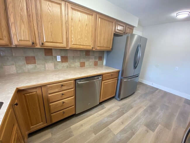 Building Photo - 904 Rd 46