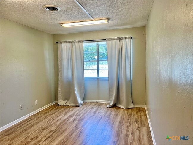 Building Photo - 1402 Duvall Dr
