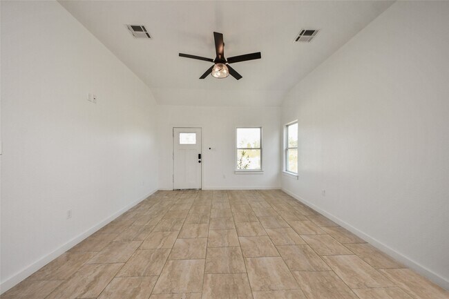 Building Photo - 450 Rd 5512