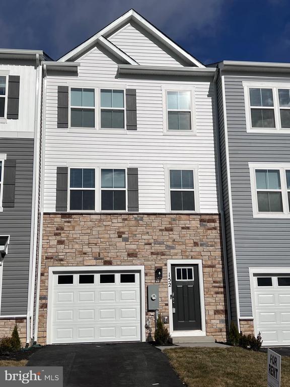 Building Photo - 152 Munsee Cir