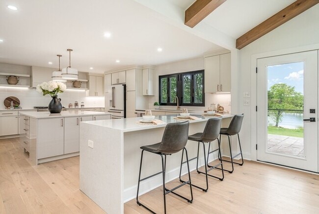 Building Photo - 95 Short Dr