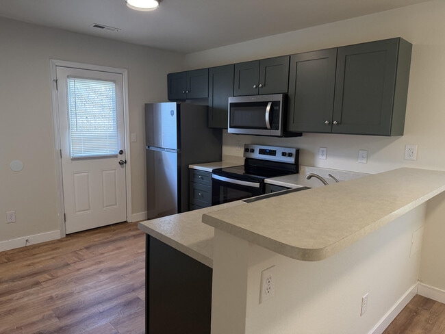 Building Photo - 1703 Hanover Blvd