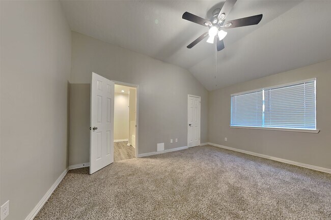 Building Photo - 18623 Singing Woods Dr