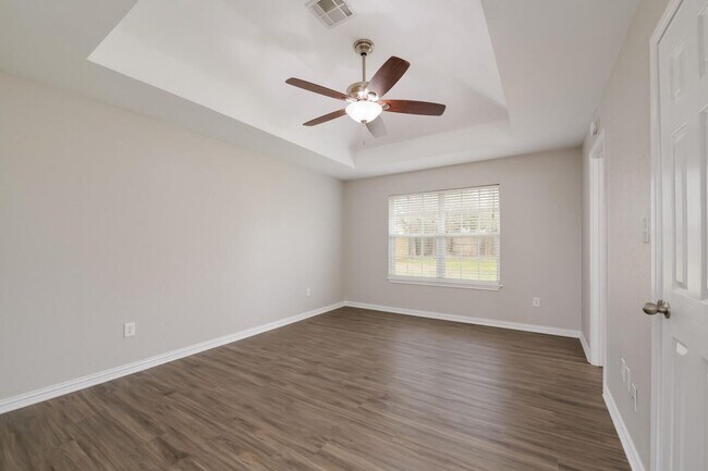 Building Photo - Midway ISD Country Home