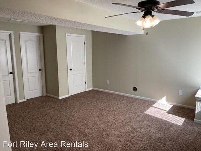 Building Photo - 2 br, 3.5 bath House - 1611 N. 127th Street