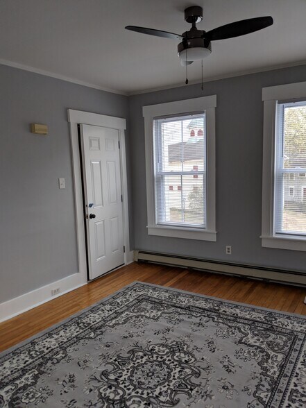 Building Photo - 8 Pleasant St