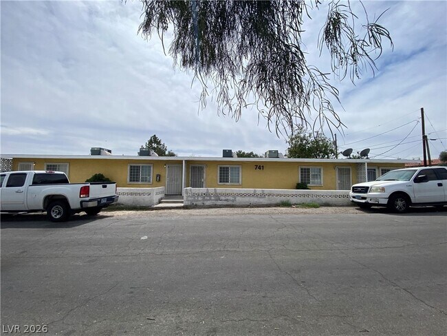 Building Photo - 741 N 10th St