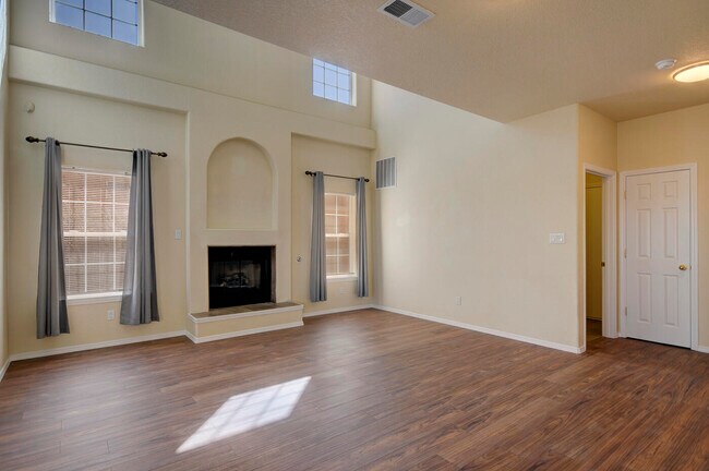 Building Photo - 7209 Boxwood Ave NE