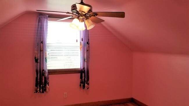 Building Photo - CHECK ME OUT!  3 Bedrooms, 2 Full Baths, B...