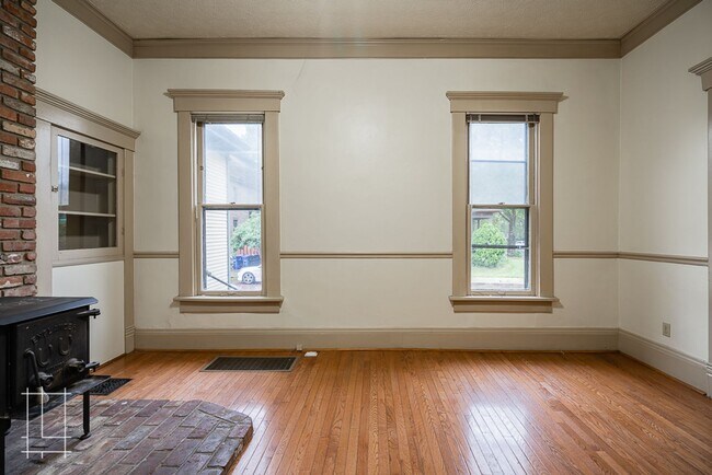 Building Photo - 836 Neil Ave